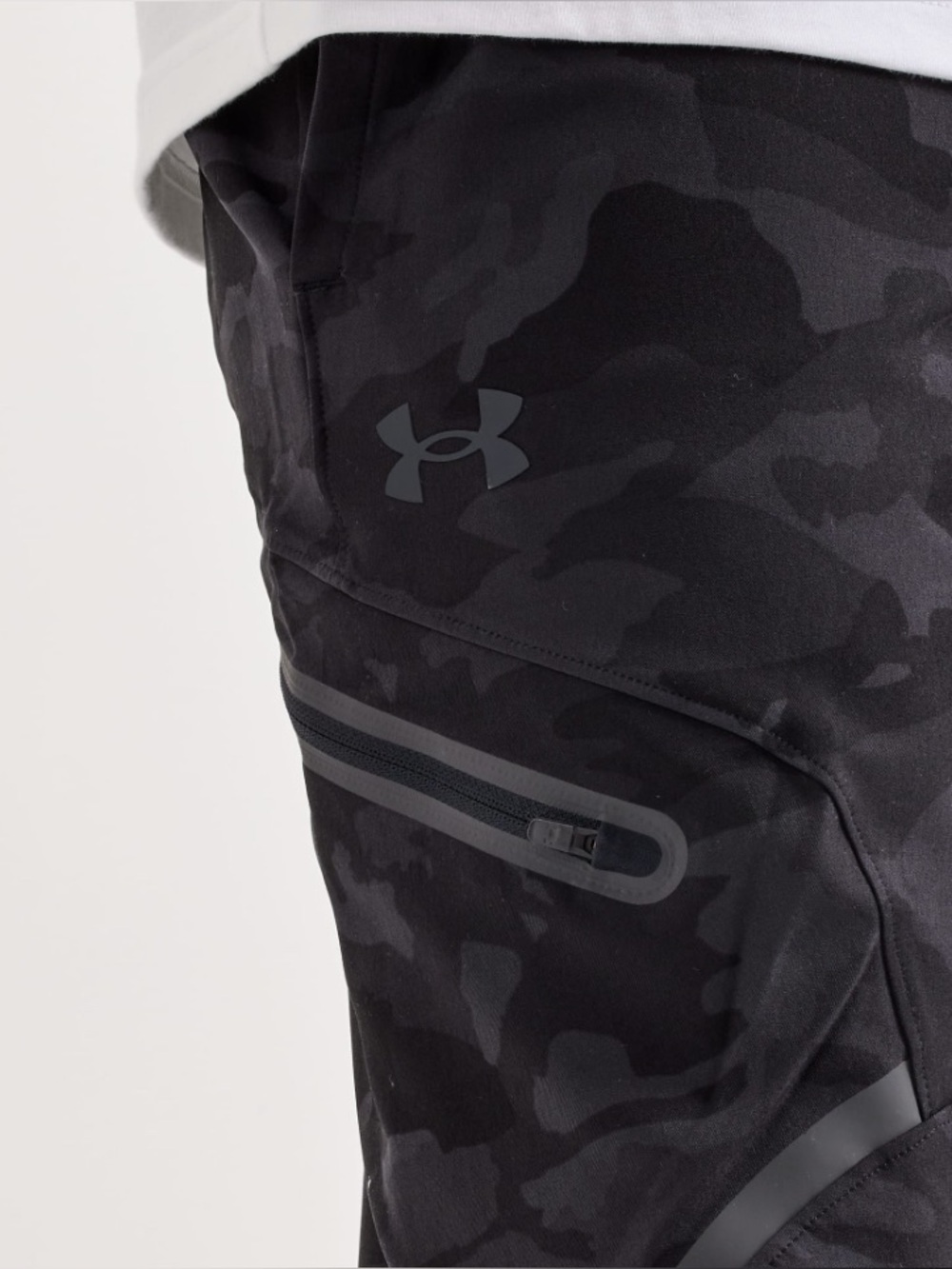 Under Armour Black fitted camo joggers - Picture 5 of 6